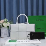 UK BOTTEGA VENETA Arco Small Tote Bag 30CM