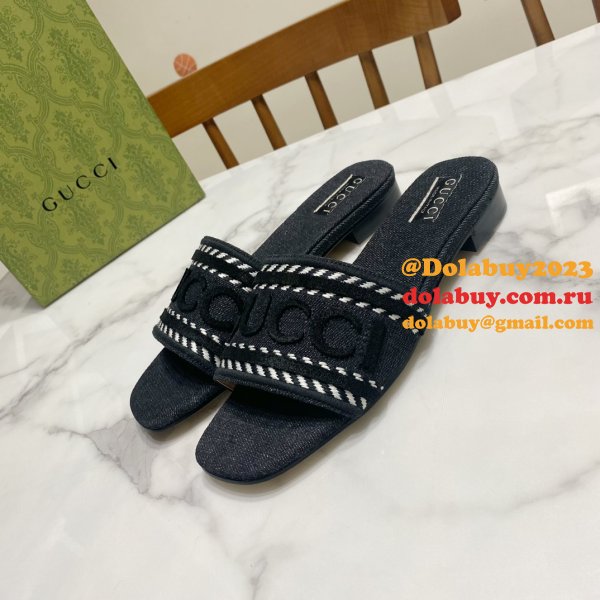 Knockoff WOMEN'S SLIDE SANDAL WITH GUCCI SCRIPT