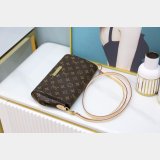 Louis Vuitton Favorite Monogram Canvas M40718 Replcias Handbagss Wholesale