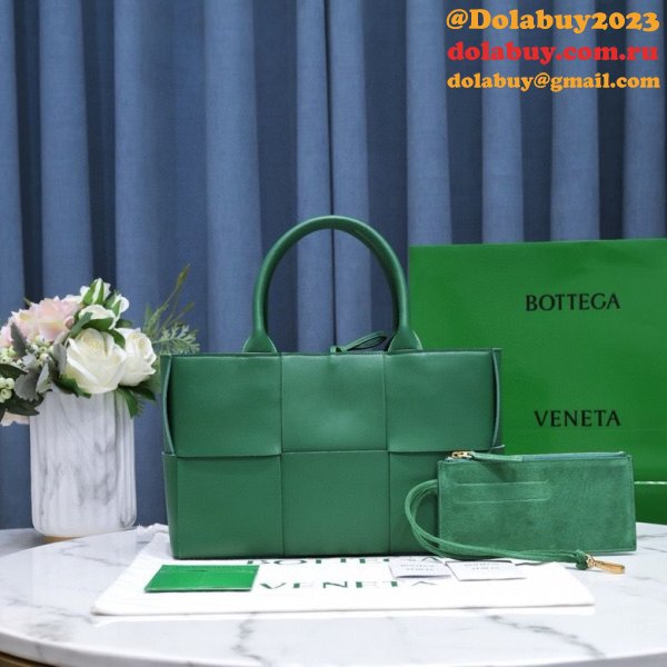 UK BOTTEGA VENETA Medium Arco Tote Bag 36CM