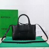 Designer Bottega Veneta MINI Arco Tote Bag 25CM