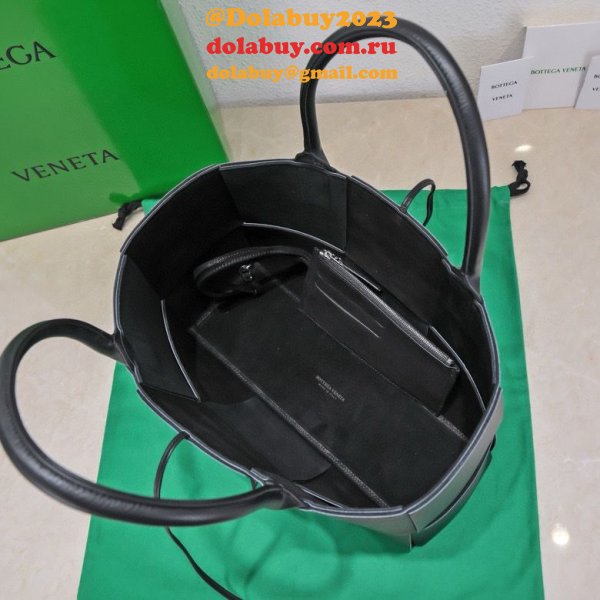 UK BOTTEGA VENETA Medium Arco Tote Bag 36CM