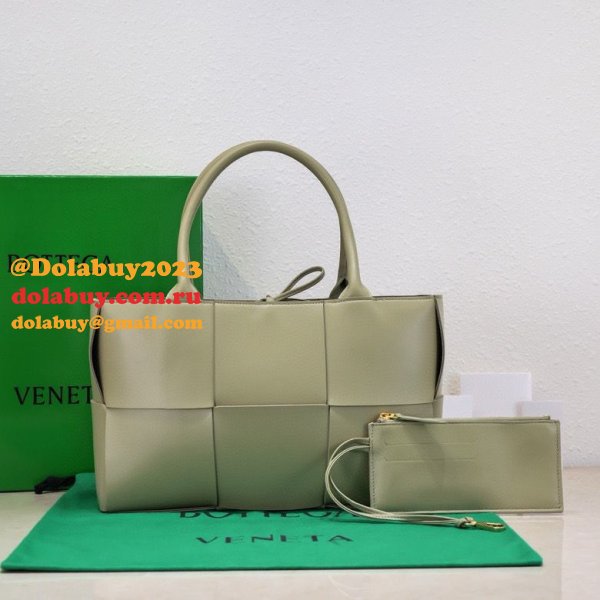 UK BOTTEGA VENETA Medium Arco Tote Bag 36CM