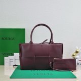 UK BOTTEGA VENETA Medium Arco Tote Bag 36CM