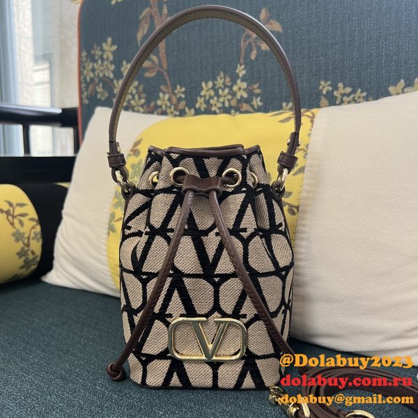 Knockoff VALENTINO GARAVANI V mini basket handbag