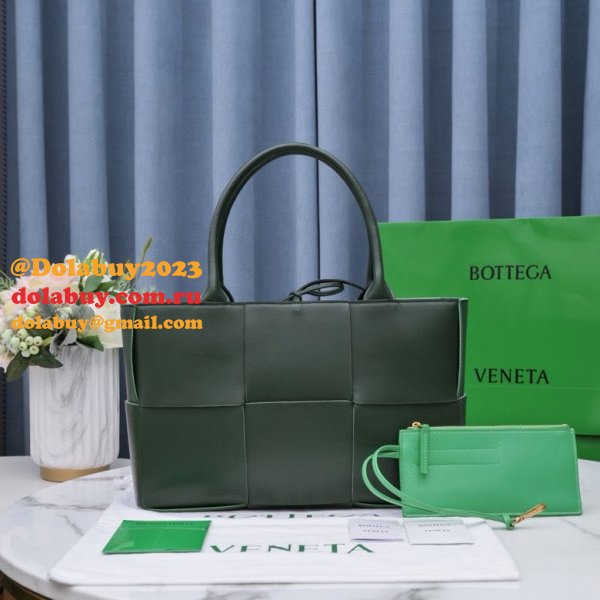 UK BOTTEGA VENETA Medium Arco Tote Bag 36CM