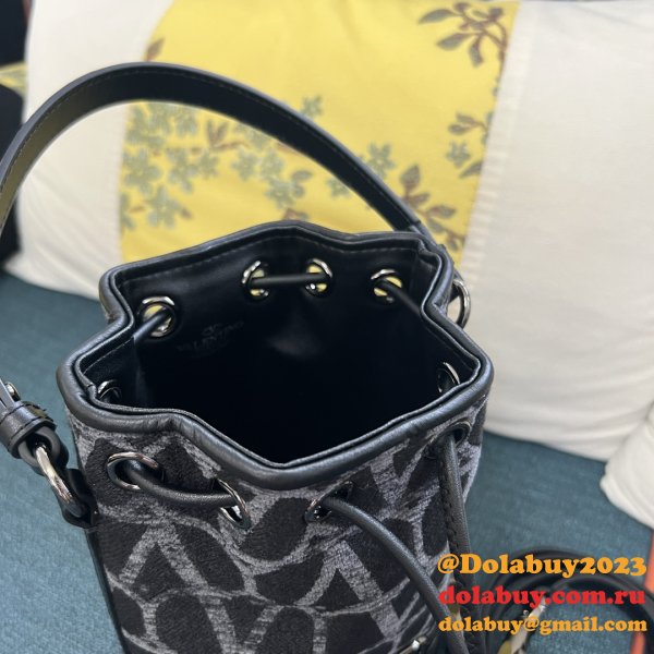 Knockoff VALENTINO GARAVANI V mini basket handbag