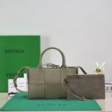 Designer Bottega Veneta MINI Arco Tote Bag 25CM