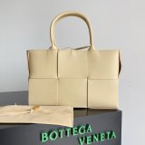 UK BOTTEGA VENETA Arco Small Tote Bag 30CM