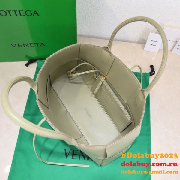 UK BOTTEGA VENETA Arco Small Tote Bag 30CM