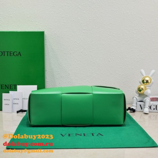 UK BOTTEGA VENETA Medium Arco Tote Bag 36CM