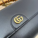 Gucci Designer 675794 Diana small shoulder bag in black/brown