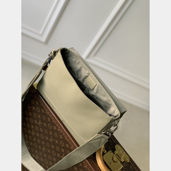 Takeoff Messenger LV Aerogram M22505 Louis Vuitton UK Bag