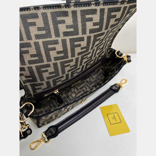 7 Star fendi Cheap Medium Iconic Baguette handbag