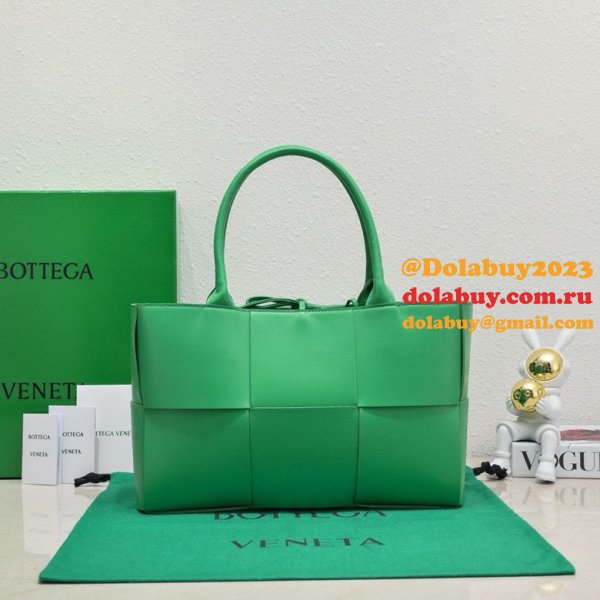 UK BOTTEGA VENETA Medium Arco Tote Bag 36CM