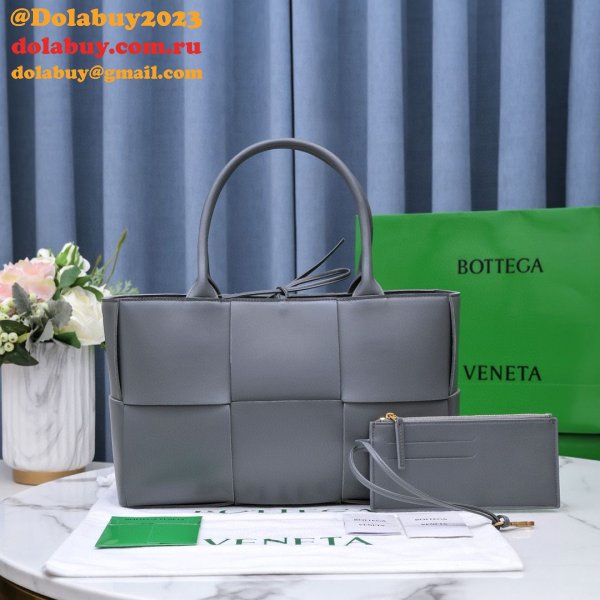 UK BOTTEGA VENETA Medium Arco Tote Bag 36CM