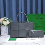 UK BOTTEGA VENETA Arco Small Tote Bag 30CM