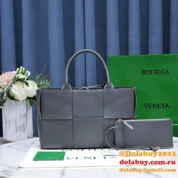 UK BOTTEGA VENETA Arco Small Tote Bag 30CM