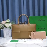 UK BOTTEGA VENETA Arco Small Tote Bag 30CM